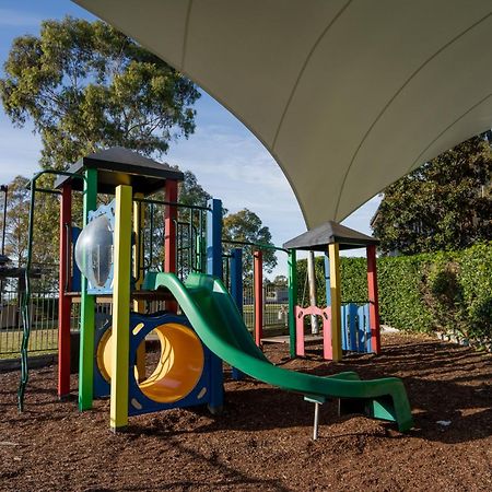 Chateau Elan At The Vintage Поколбин Екстериор снимка Playground at the school