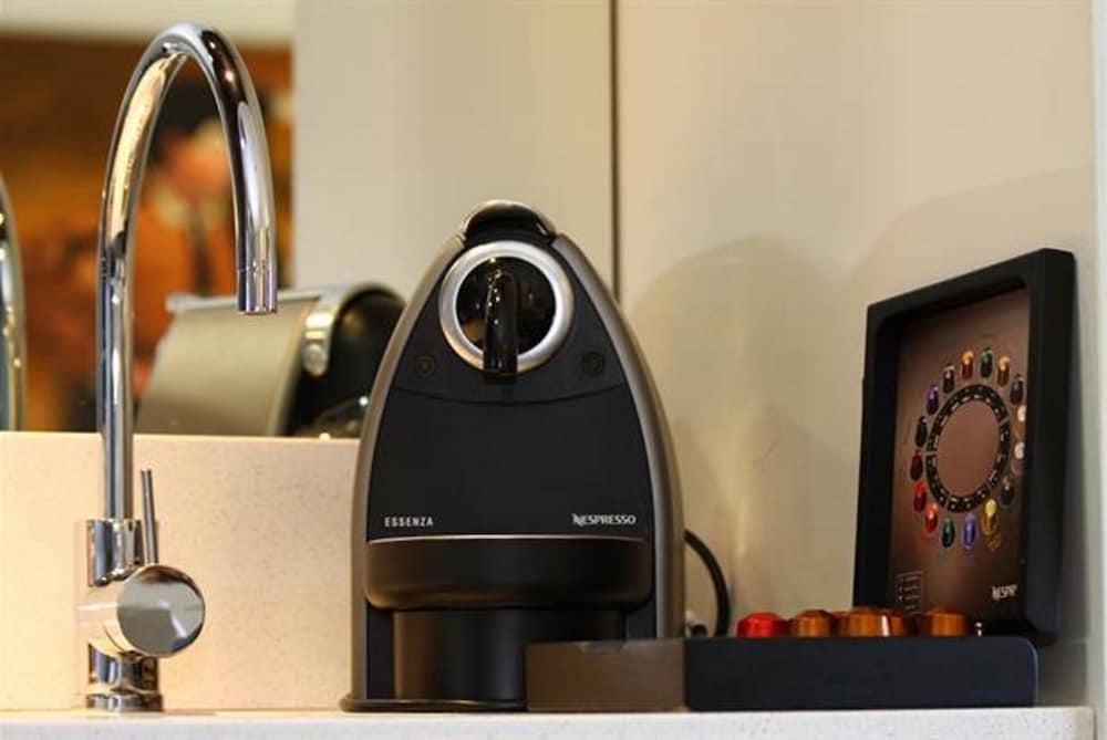 Chateau Elan At The Vintage Поколбин Екстериор снимка A Nespresso machine