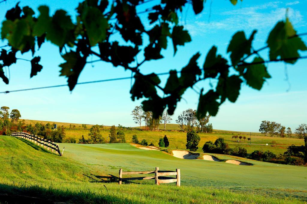 Chateau Elan At The Vintage Поколбин Екстериор снимка The 18th hole at the 2007 PGA Championship