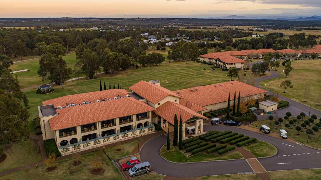 Chateau Elan At The Vintage Поколбин Екстериор снимка Aerial view of the clubhouse at the 1886 Golf Club