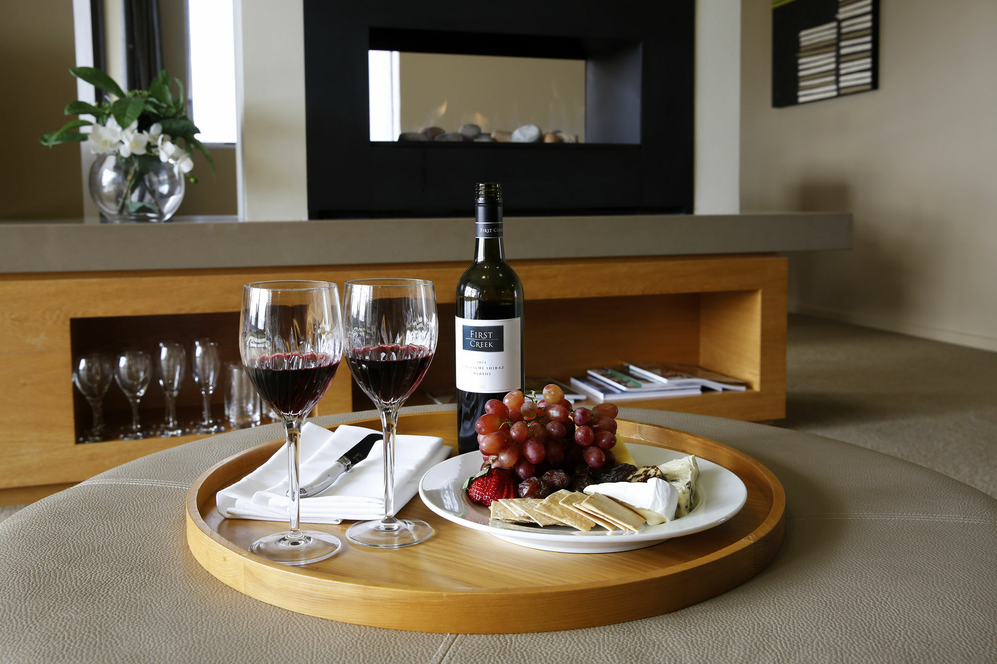 Chateau Elan At The Vintage Поколбин Екстериор снимка A wine and cheese platter