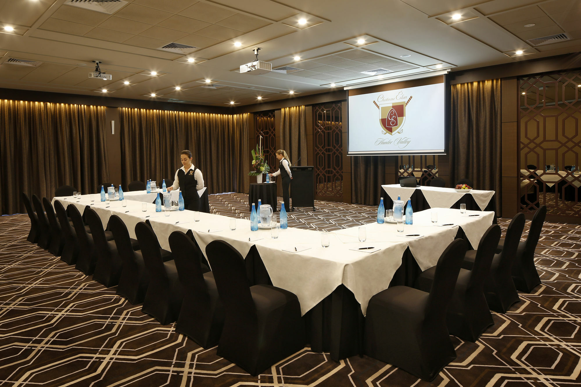 Chateau Elan At The Vintage Поколбин Екстериор снимка A meeting room at the Crown Towers