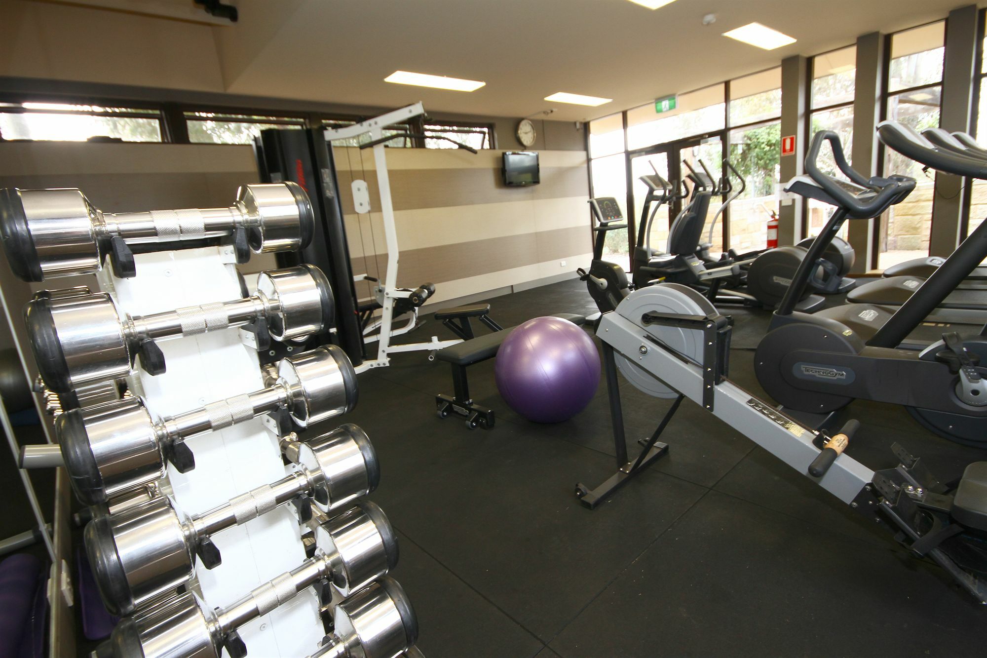 Chateau Elan At The Vintage Поколбин Екстериор снимка A typical gym