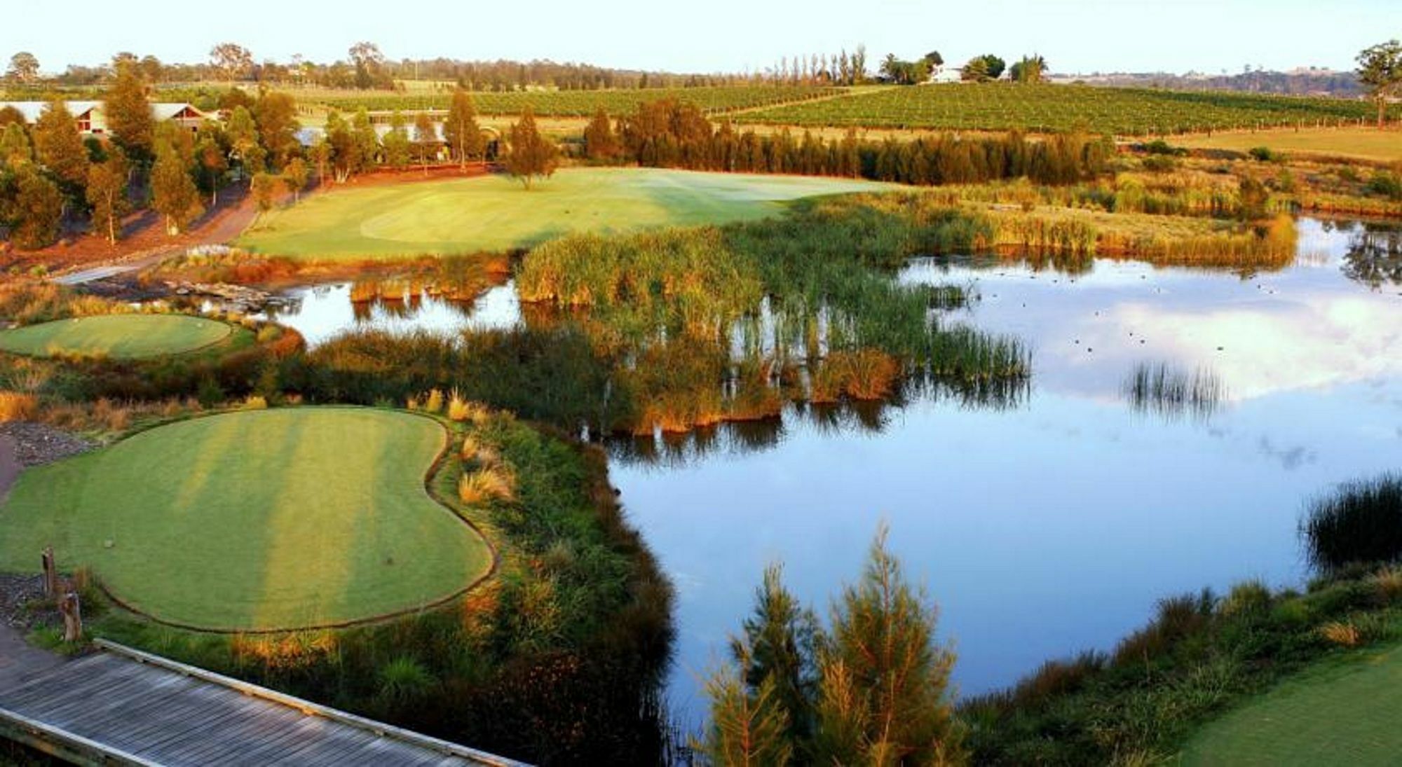 Chateau Elan At The Vintage Поколбин Екстериор снимка The 18th hole at the Links Lady Hagen